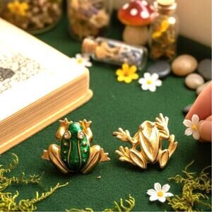 Vintage Avon Frog Pins Pair Gold Green Enamel Figural Brooch Set